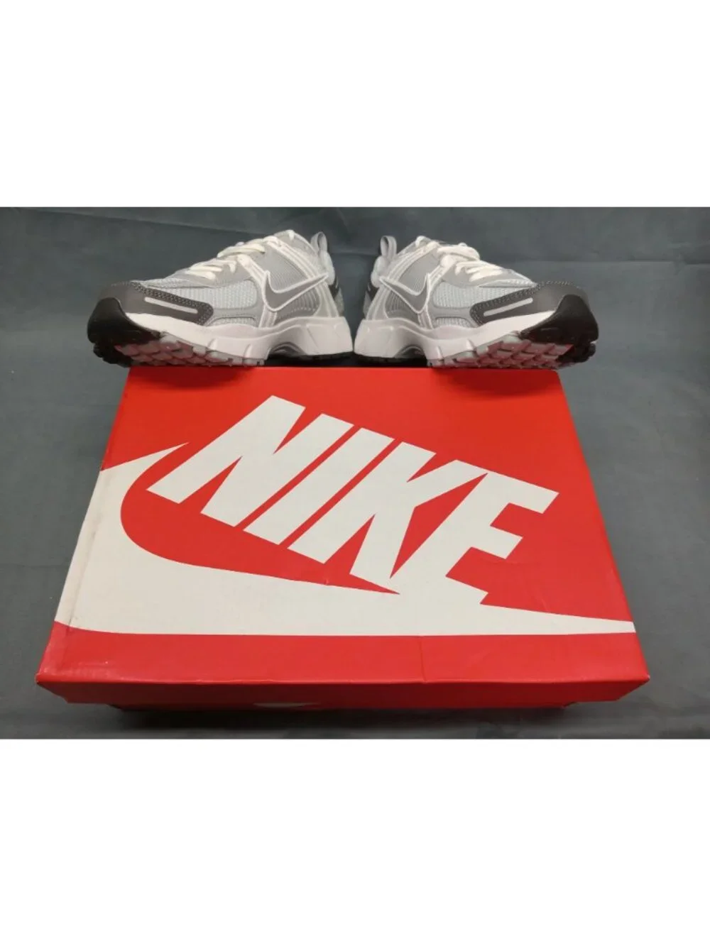 Nike Vomero 5 (GS) Sneakers Mesh Pure Platinum Silver Boys Size 6 NEW IN BOX!